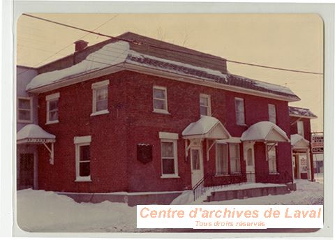 Maison situe au 246, boulevard Sainte-Rose, sainte-Rose.