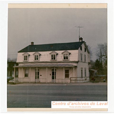 Maison situe au 28 et 30, boulevard Cur-Labelle, sainte-Rose.