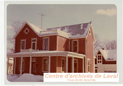 Maison situe au 204, boulevard Sainte-Rose, Sainte-Rose.