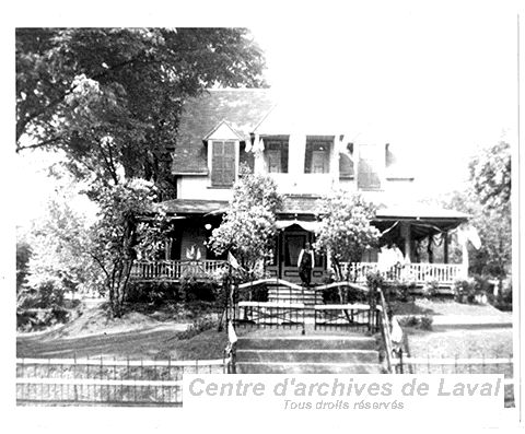 Maison autrefois situe au 36, avenue du Pacifique, Laval-des-Rapides.