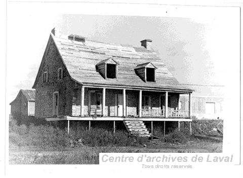 Maison autrefois situe au 2155, boulevard Saint-Elzar Ouest, Chomedey.