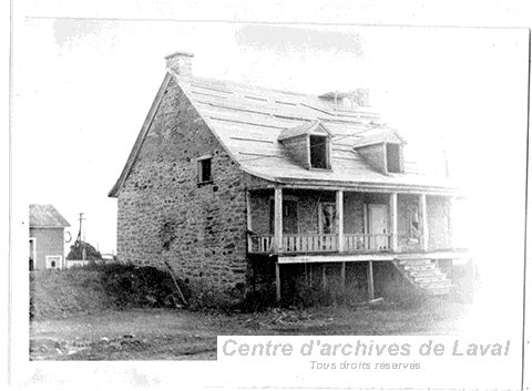 Maison autrefois situe au 2155, boulevard Saint-Elzar, Chomedey.