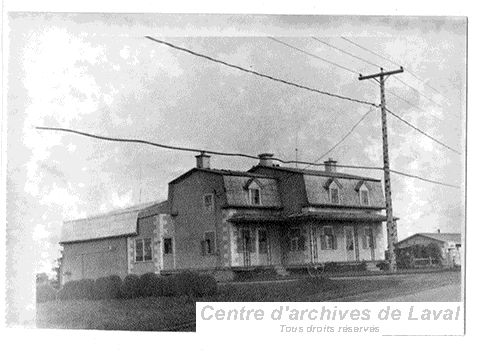 Maison situe au 2801, boulevard Saint-Elzar, Chomedey.