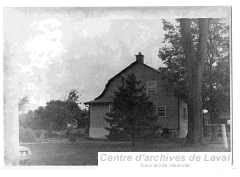 Maison autrefois situe au 3625, boulevard Saint-Elzar Ouest, Chomedey.