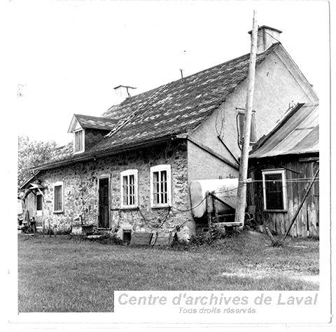 Maison ancestrale autrefois situe au 3270 (?), boulevard Saint-Elzar Ouest, Chomedey.