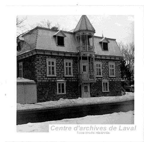 Maison Papineau-Clroux, situe au 4040, boulevard Saint-Martin, Chomedey.