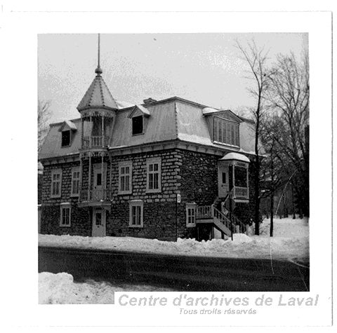 Maison Papineau-Clroux, situe au 4040, boulevard Saint-Martin, Chomedey.