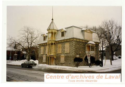 Maison Papineau-Clroux, situe au 4040, boulevard Saint-Martin, Chomedey.