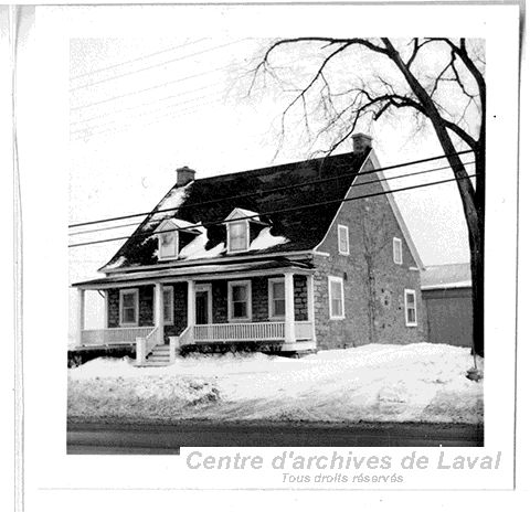 Maison autrefois situe au 310, boulevard Saint-Martin, Chomedey.