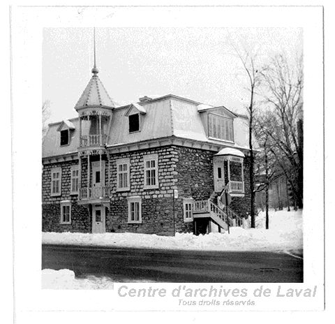 Maison Papineau-Clroux, situe au 4040, boulevard Saint-Martin, Chomedey.