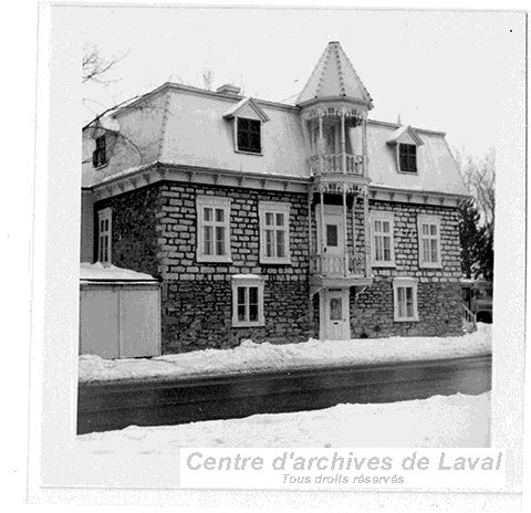 Maison Papineau-Clroux, situe au 4040, boulevard Saint-Martin, Chomedey.