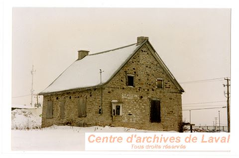 Maison canadienne situe sur le boulevard Saint-Elzar, Chomedey.