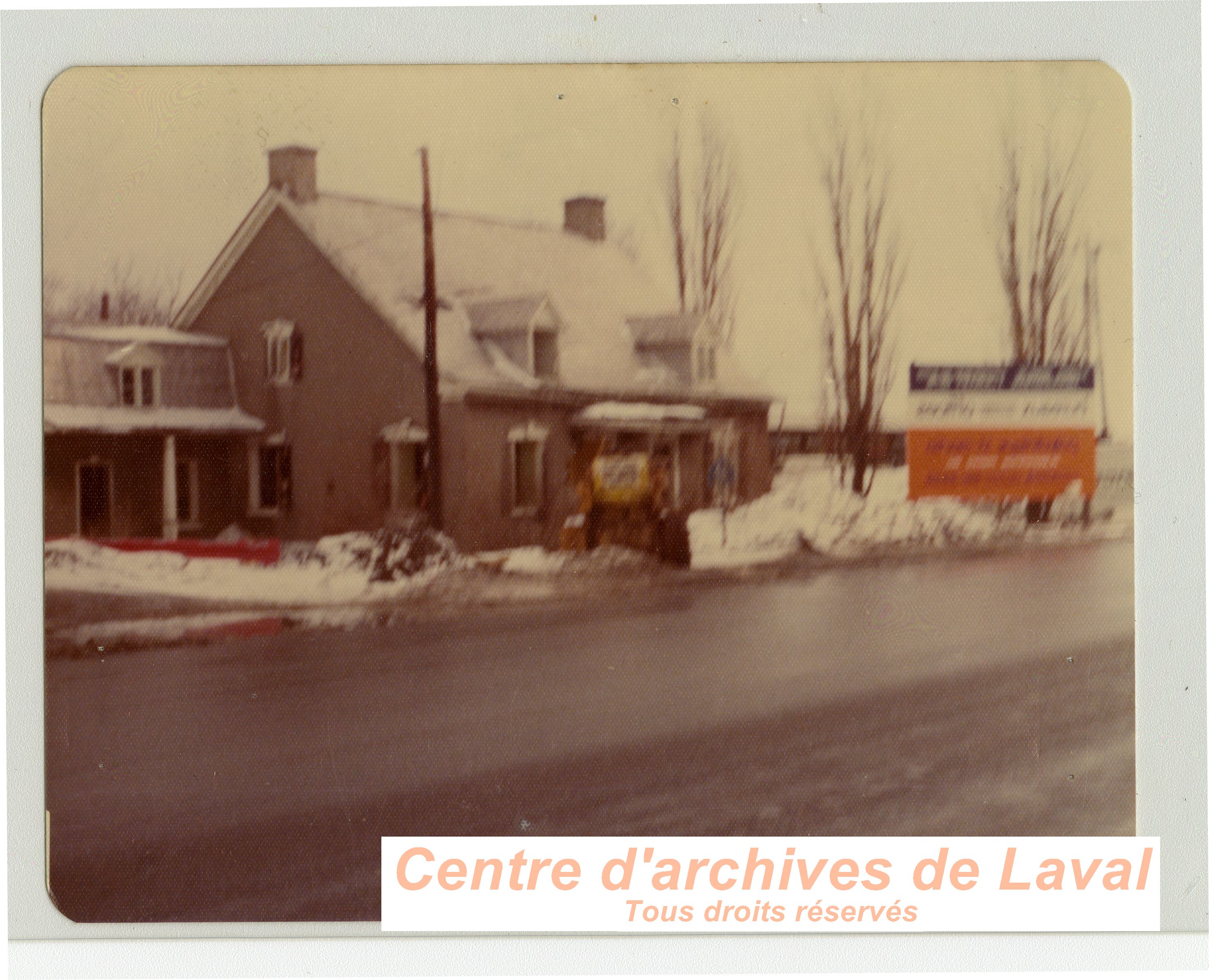 Maison autrefois situe au 1435 et 1437, boulevard Saint-Martin, Chomedey.