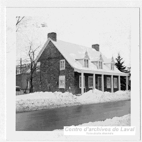 Maison autrefois situe sur le boulevard Saint-Martin, Chomedey