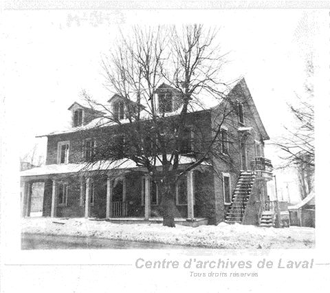 Maison ancestrale autrefois situe  Chomedey.