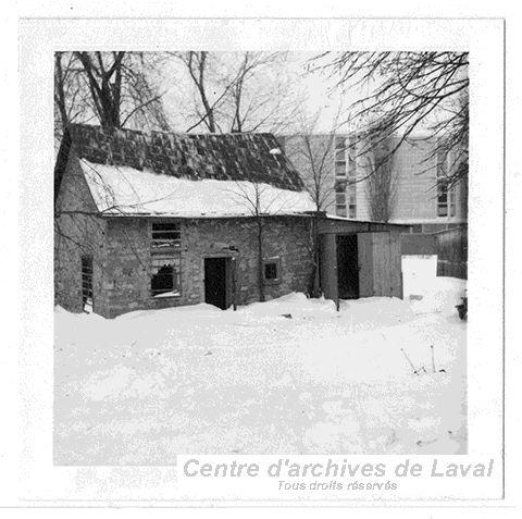 Maison autrefois situe sur le boulevard Saint-Martin, Chomedey.