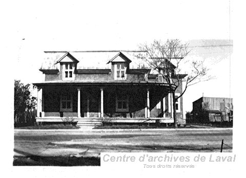 Maison ancestrale autrefois situe  Saint-Martin, Chomedey.