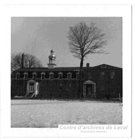 Ancien couvent des Soeurs de Sainte-Croix, Chomedey.