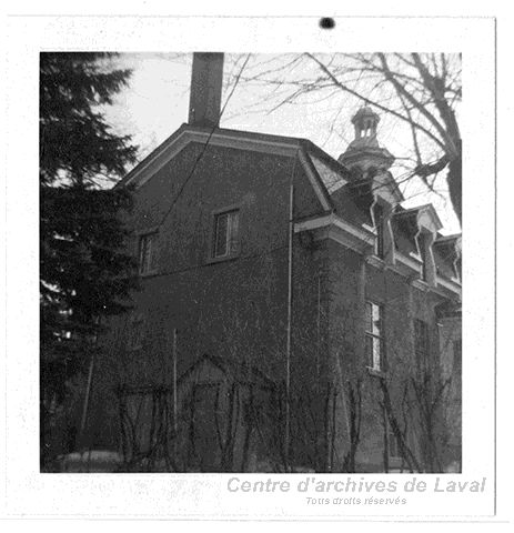 Ancien couvent des Soeurs de Sainte-Croix, Chomedey.