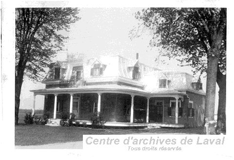 Maison situe au 1677, boulevard Saint-Martin Ouest, Chomedey.