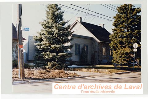 Maison situe au 4005, boulevard Gouin Est, Montral.