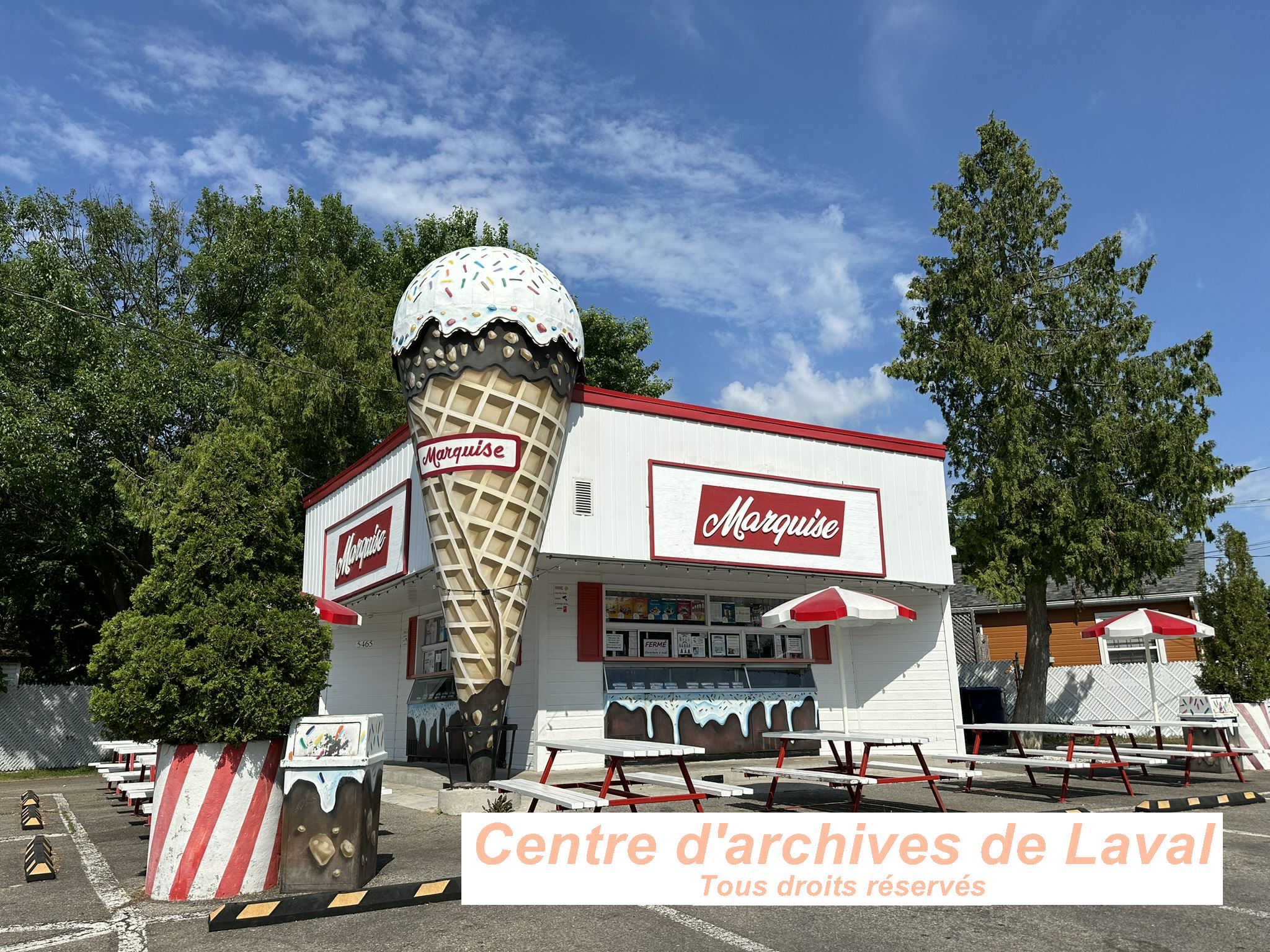 Crmerie La Marquise situe au 5465 Bd Sainte-Rose, Laval, QC H7R 1W3. Photo prise lors d'une visite guide, offerte aux employs et bnvoles du CAL et de la SHGIJ. Le tour tait anim par Franois Pilon le 6 juin 2024.