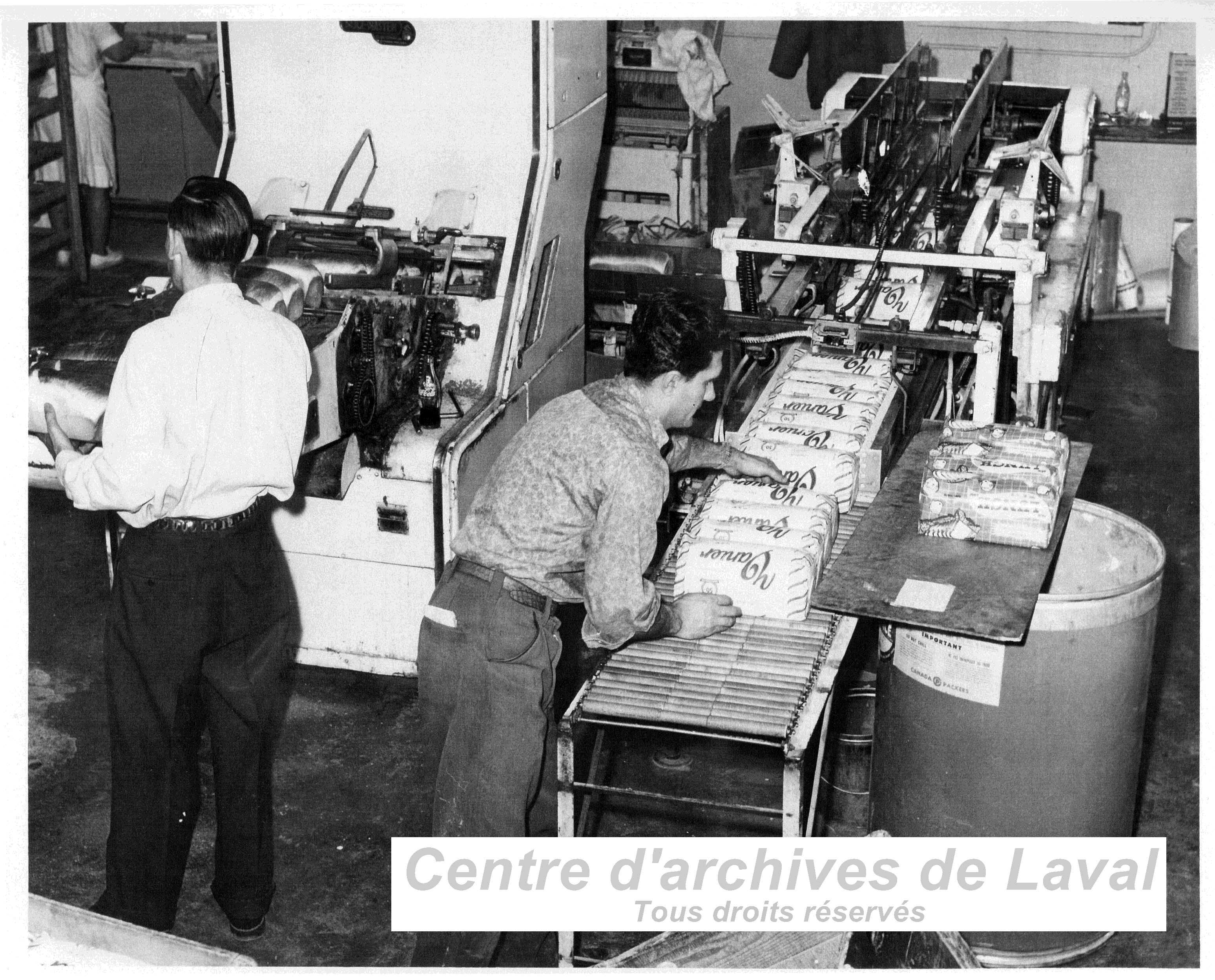 Empaquetage  la Boulangerie Vanier et Frres,  Sainte-Rose.