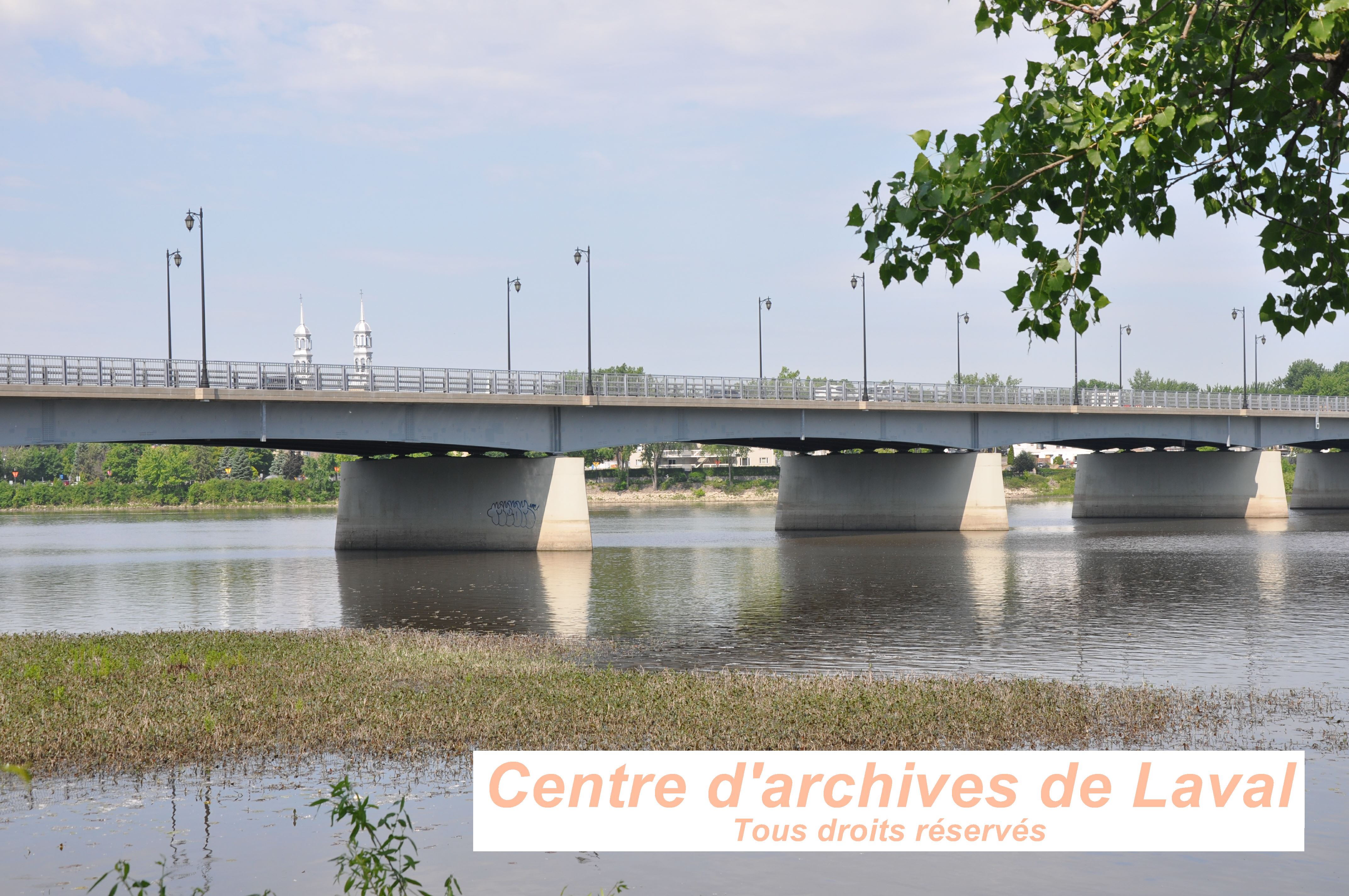 Photo du pont Arthur Sauv. Photo prise lors d'une visite guide, offerte aux employs et bnvoles du CAL et de la SHGIJ. Le tour tait anim par Franois Pilon le 6 juin 2024.