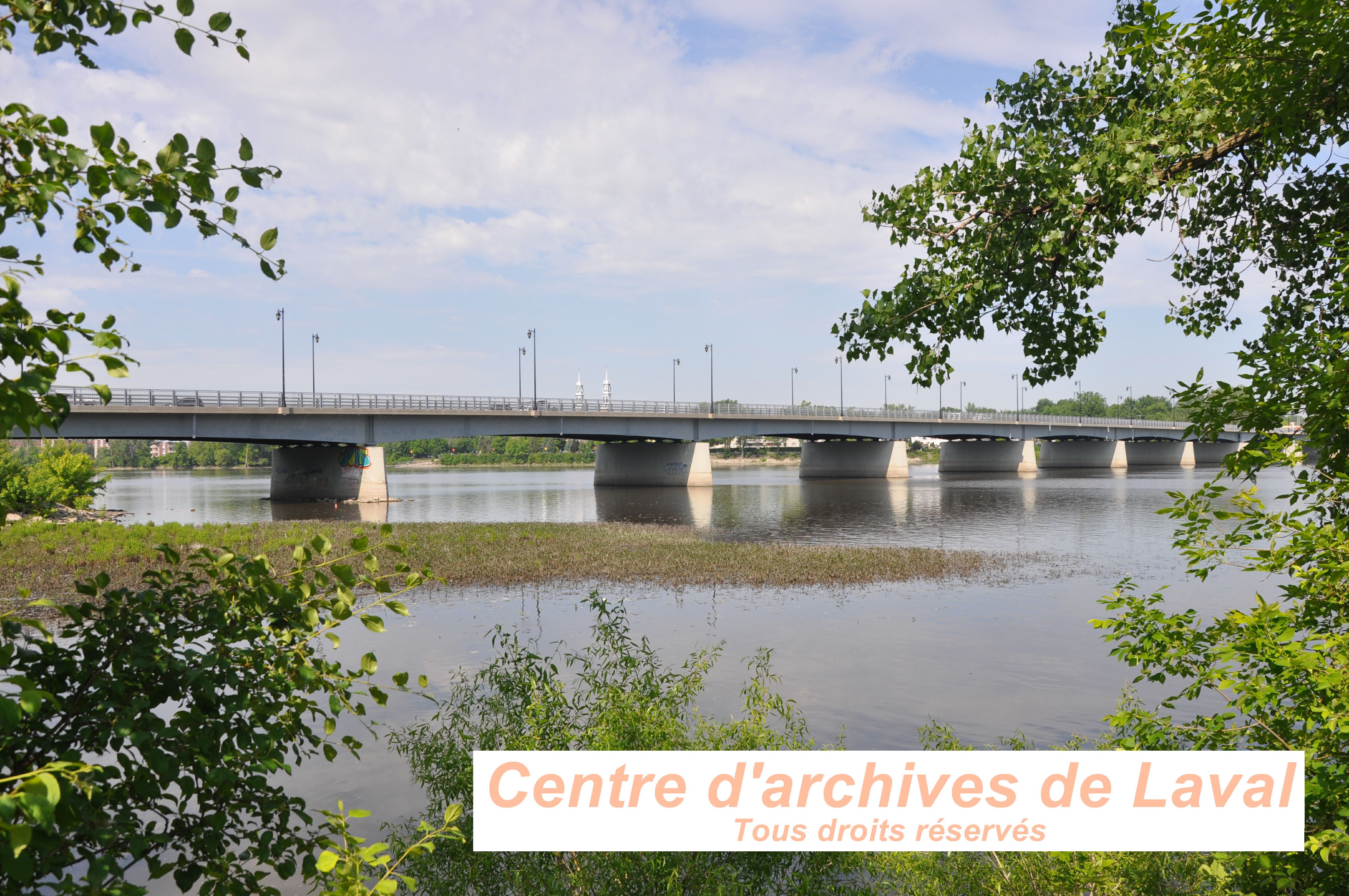 Photo du pont Arthur Sauv. Photo prise lors d'une visite guide, offerte aux employs et bnvoles du CAL et de la SHGIJ. Le tour tait anim par Franois Pilon le 6 juin 2024.