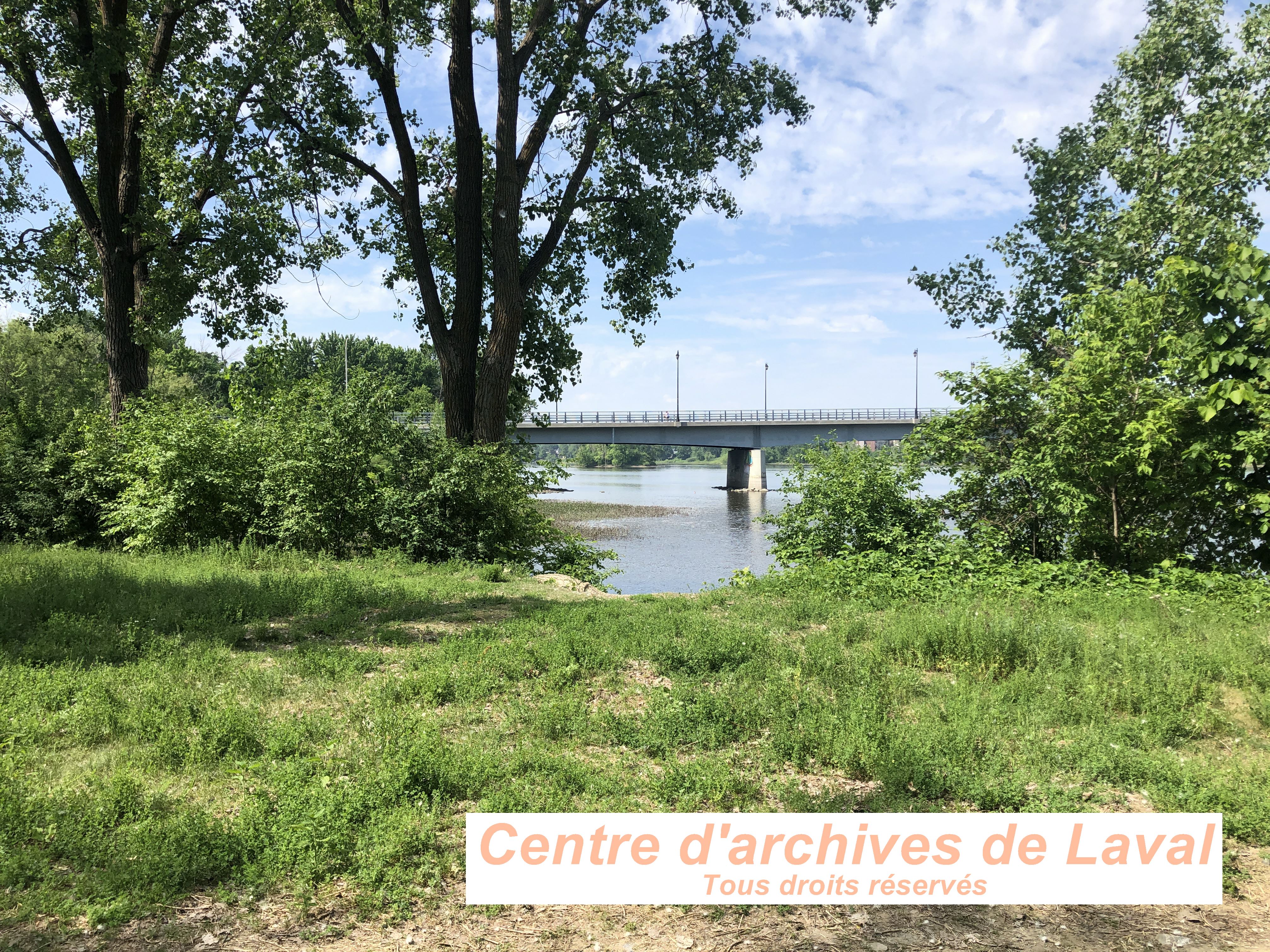 Photo du pont Arthur-Sauv, vue de l'ancienne marina. Photo prise lors d'une visite guide, offerte aux employs et bnvoles du CAL et de la SHGIJ. Le tour tait anim par Franois Pilon le 6 juin 2024.