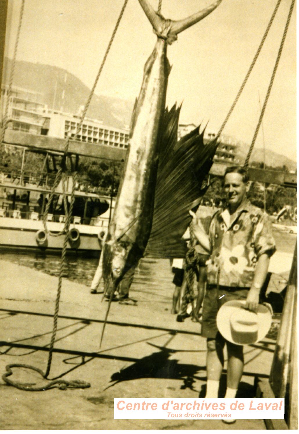 Marcel Bourdages avec un gros poisson pch  Acapulco