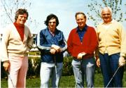 Marcel Bourdages jouant au golf avec trois personnes non identifiées