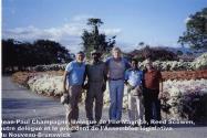 Jean-Paul Champagne et des délégués au Kenya