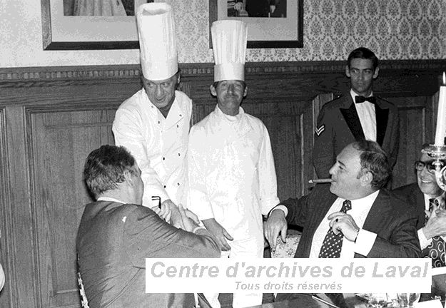 Jean-Nol Lavoie lors d'un repas avec des membres d'une dlgation officielle en visite  Qubec