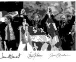 Jean Charest, Daniel Johnson et Jean Chrétien célèbrent leur victoire lors du référendum de 1995