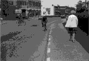 Problèmes de pistes cyclables. Piste cyclable empiétant sur le trottoir. [1982-1988].