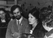 Michel Leduc accompagn de Corinne Ct-Lvesque lors de la visite d'une garderie durant la campagne lectorale de 1981