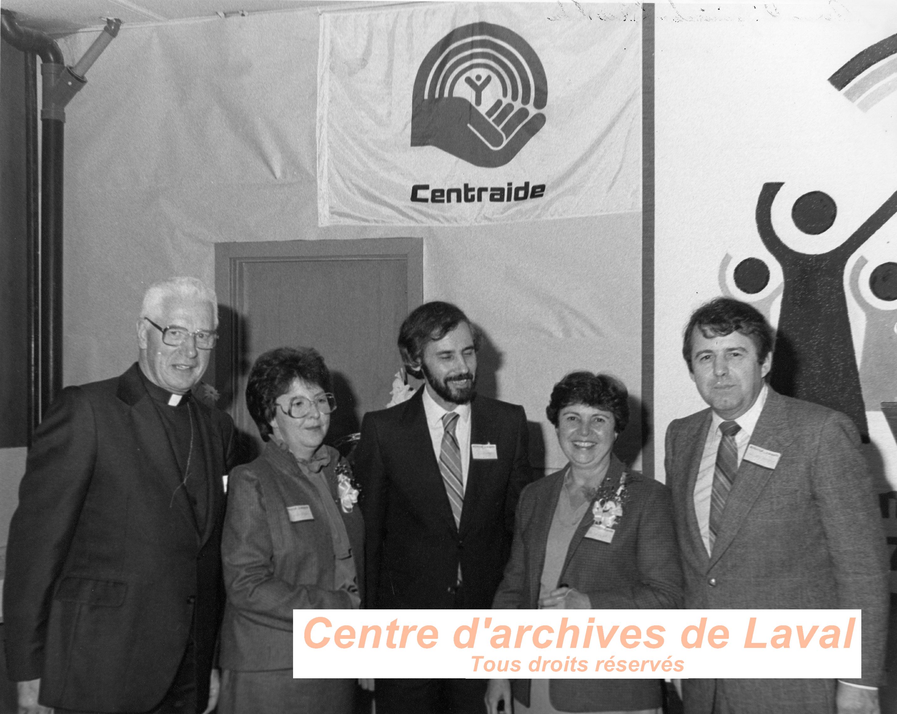 Notables et politiciens runis  l'occasion du 10e anniversaire de la fondation de l'Association Parents Uniques de Laval, en 1982