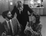 Michel Leduc en discussion avec Jean-Paul Champagne et Denise Leblanc-Bantey, en 1982
