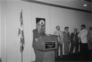 Jacques Parizeau prend la parole lors d'une campagne de financemement du PQ en 1991