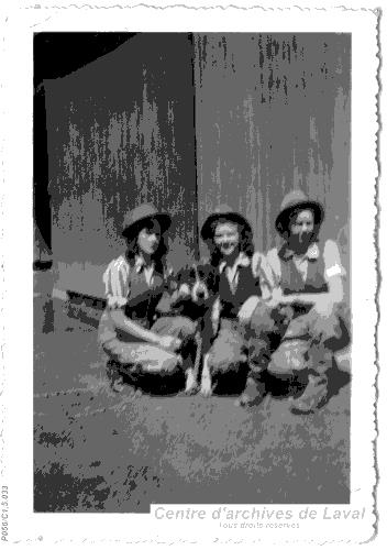 Madeleine Sauriol et deux femmes non identifies.