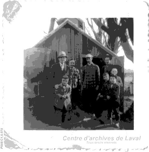 Franois Legault, famille et amis  la cabane  sucre.