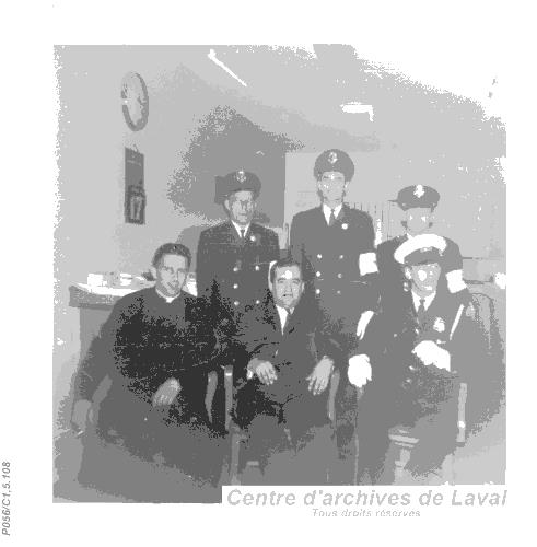 Franois Legault en compagnie de collgues.