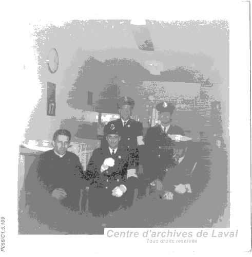 Franois Legault en compagnie de collgues.