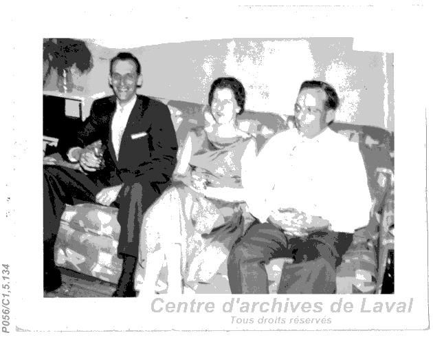 Franois Legault et un couple non identifi.