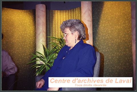 Mariette Beaupr, prsidente du Cercle de fermires de Sainte-Rose/Auteuil lors de la prsentation de l'vnement la broderie Sainte-Rose d'antan au canal 9,  Laval