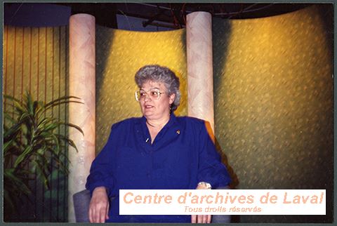 Mariette Beaupr, prsidente du Cercle de fermires de Sainte-Rose/Auteuil lors de la prsentation de l'vnement la broderie Sainte-Rose d'antan au canal 9,  Laval