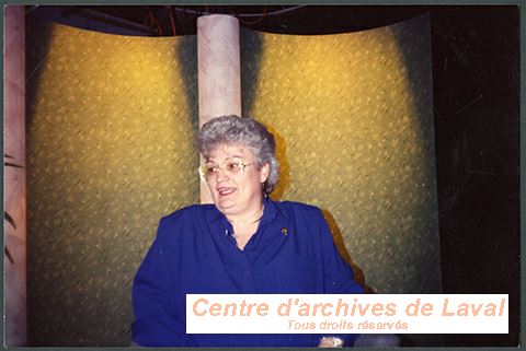 Mariette Beaupr, prsidente du Cercle de fermires de Sainte-Rose/Auteuil lors de la prsentation de l'vnement la broderie Sainte-Rose d'antan au canal 9,  Laval