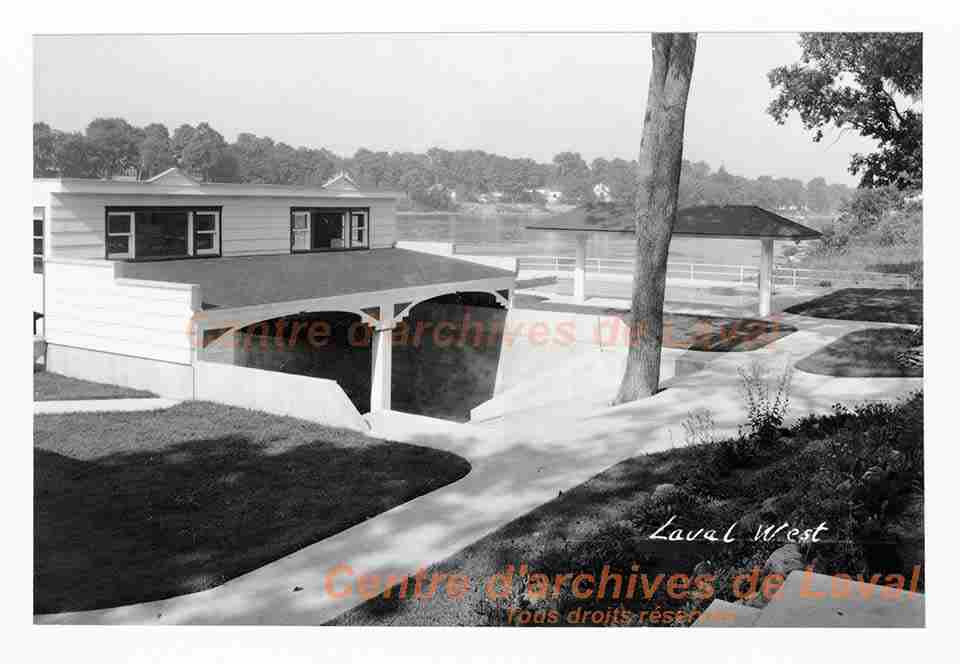 Rsidence prive sur le bord de la rivire des Mille-les  Laval-Ouest