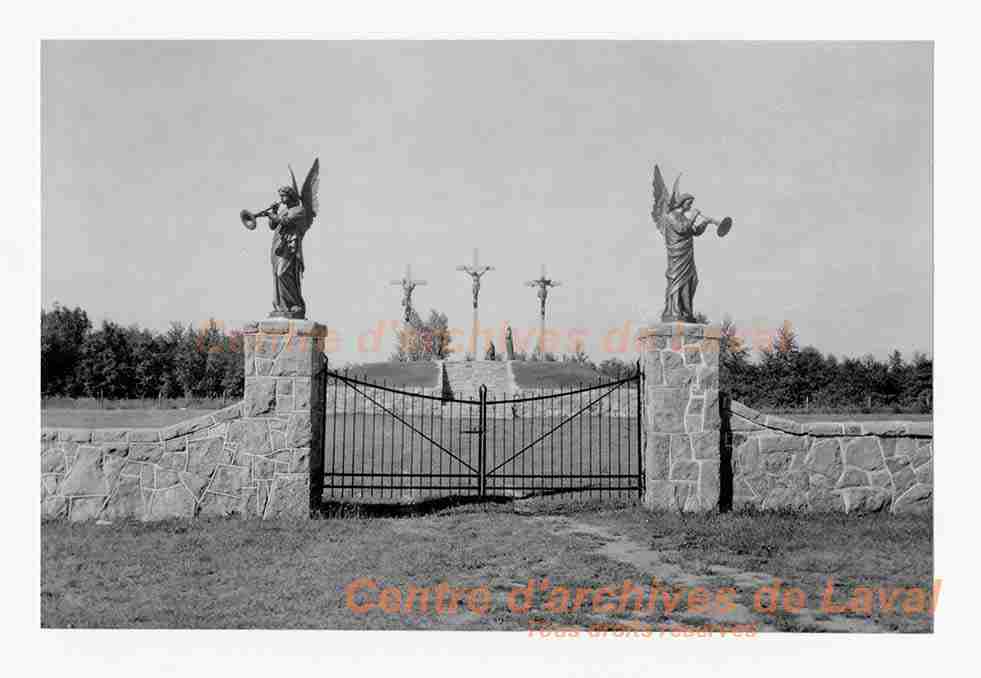 L'entre du cimetire Saint-Thophile  Laval-Ouest (Fabreville)